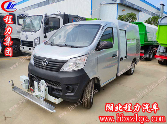 湖北程力專用汽車有限公司長(zhǎng)安路面養(yǎng)護(hù)車做城市環(huán)境好幫手！