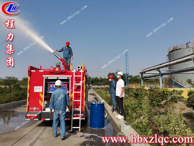 千里迢迢，程力集團(tuán)東風(fēng)多利卡泡沫消防車，成功交付于江蘇鹽城客戶手中