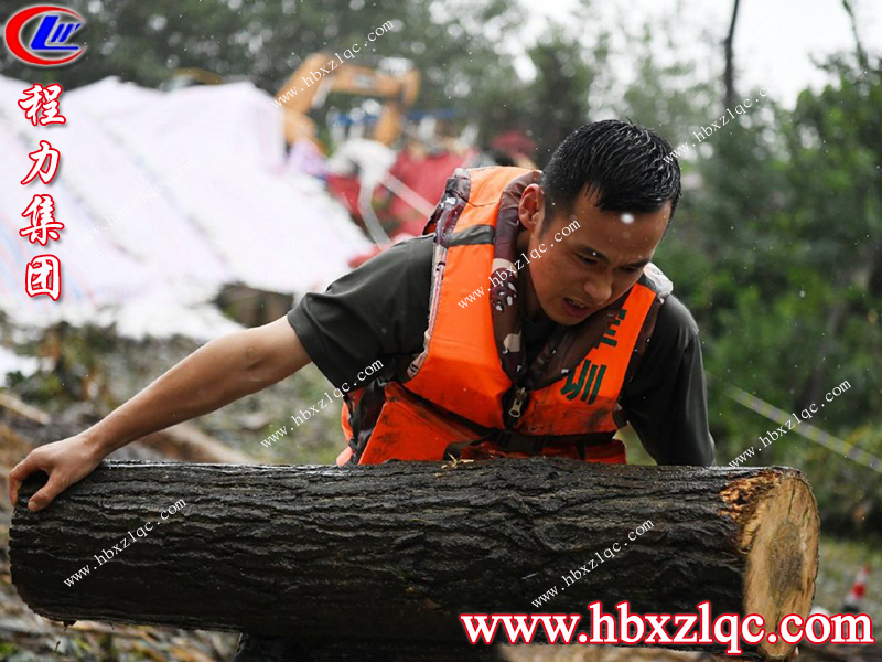 面對(duì)暴雨來臨，鄭州是一所溫暖的城市，困境中大家共同守望度難